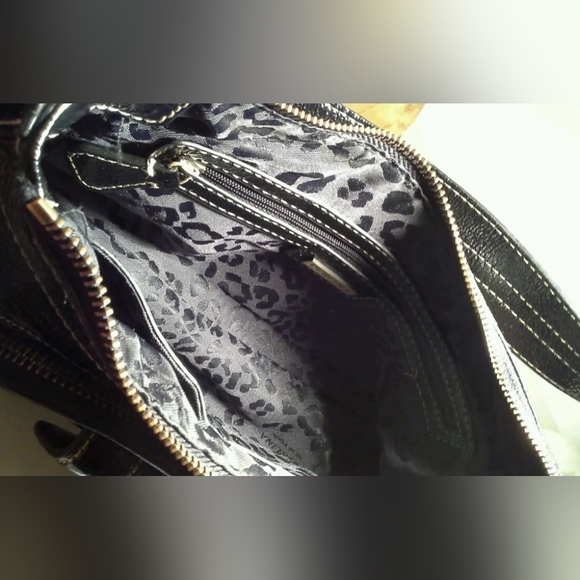 PERLINA NEW YORK REAL PATENT LEATHER HANDBAG - Picture 9 of 10